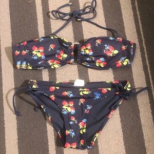 Abercrombie Bikini set S/XS in like new condition